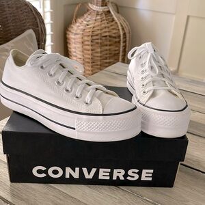 Converse Chuck Taylor lift